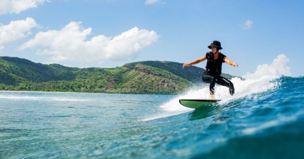 Apa Itu Surfing? Yuk, Kenali Teknik Dasar dan&nbsp;Tipsnya!